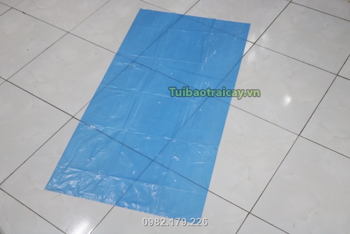 Chiều ngang túi nilon bao chuối rộng 70cm, chiều dài túi 140cm